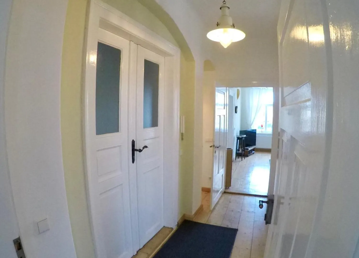 Stadtvilla Oscar 1 Og - Stilvoll Sanierte Altbauwohnung In Denkmalgeschuetzter Stadtvilla Nahe Elbradweg Drezno Niemcy